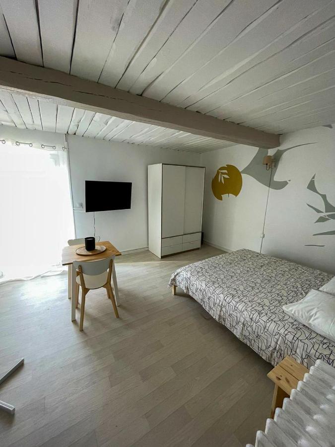 Grand Studio A 5Mns De La Plage Des Salins Hyères Exterior foto